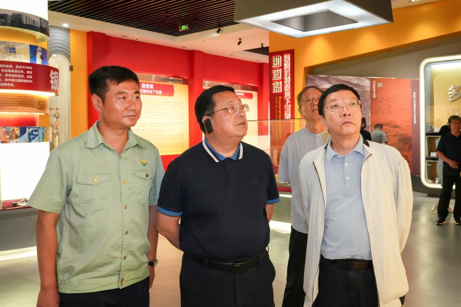 2024.06.23全國(guó)政協(xié)委員、 陜西省政協(xié)副主席、民建陜西省委會(huì)主委李忠民蒞臨金徽股份調(diào)研.jpg